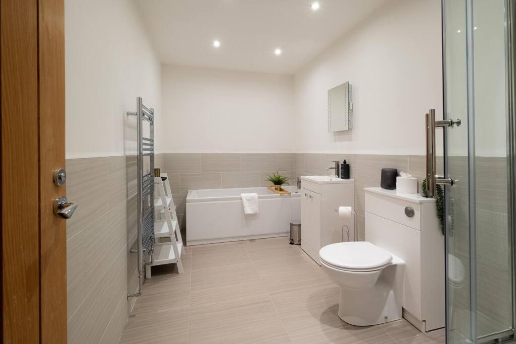 2 Bed 2 Bath Spacious Apartment In Central Aberdeen Buitenkant foto